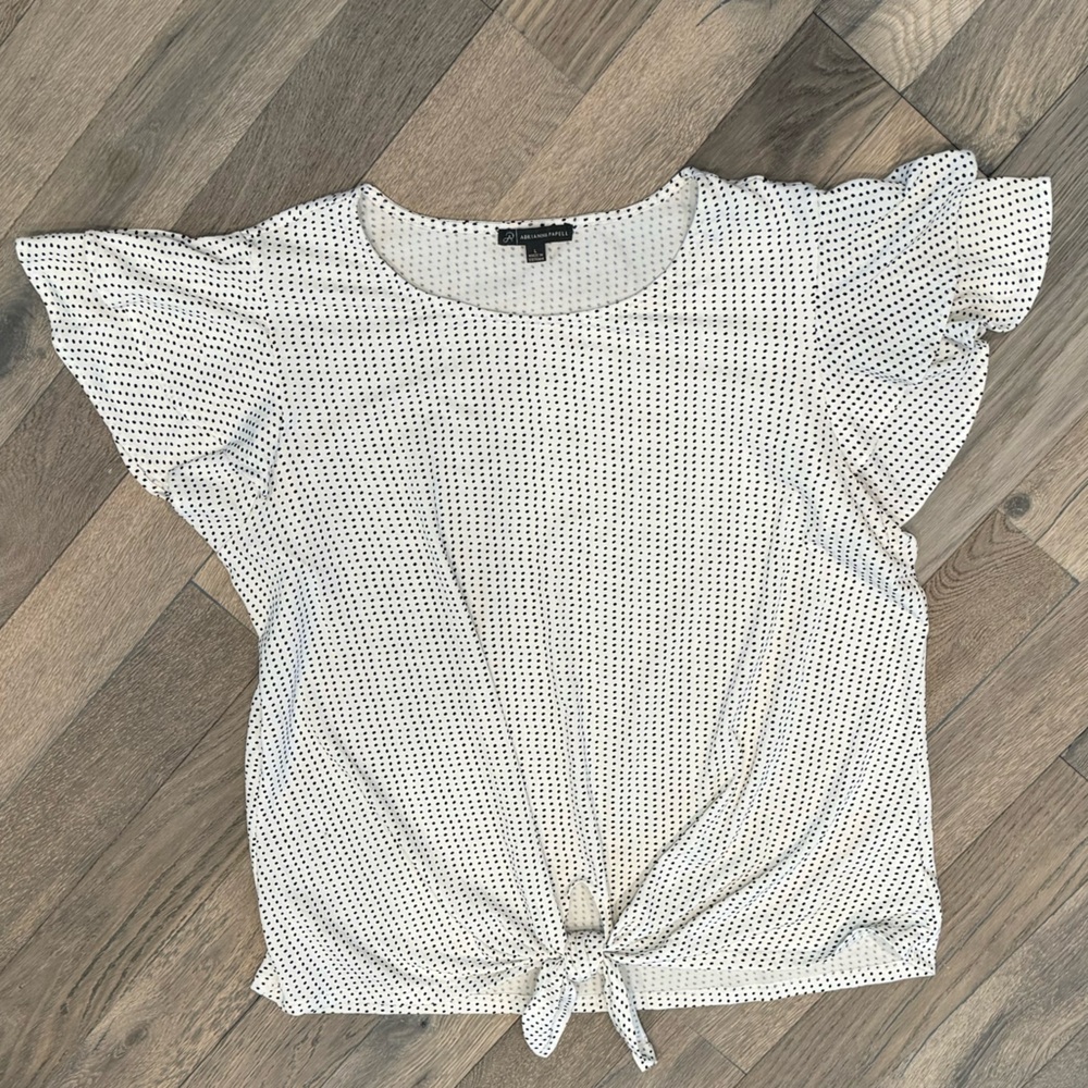 Like New ADRIANNA PAPELL Blouse. Size Large.